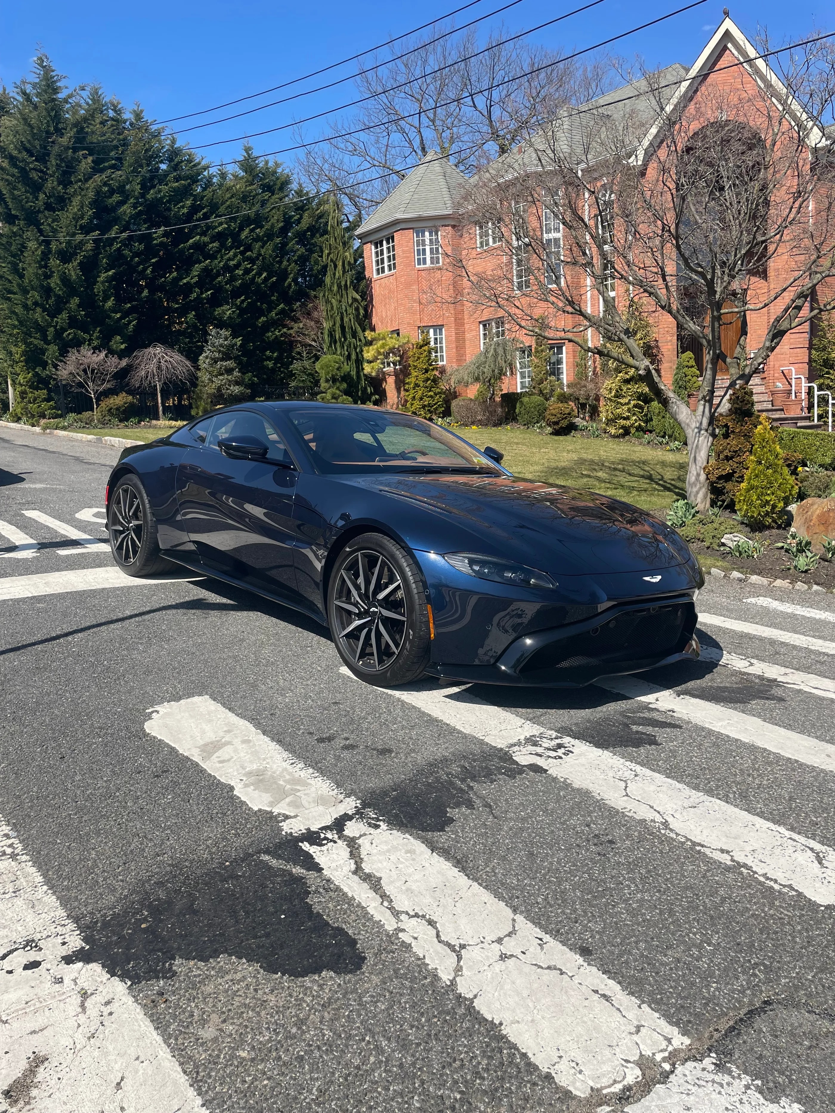 2020 Aston Martin Vantage Base